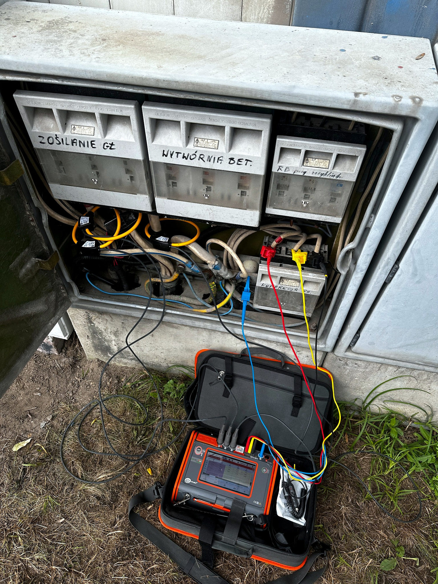 Realizacja kompensacji mocy biernej – instalacja przemysłowa